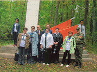 Памятник мужеству партизан, на 1-й стоянке за Радицей-Крыловкой